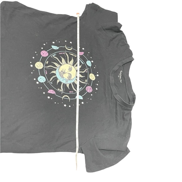 Rebellious One Cropped Top - Picture 7 of 7